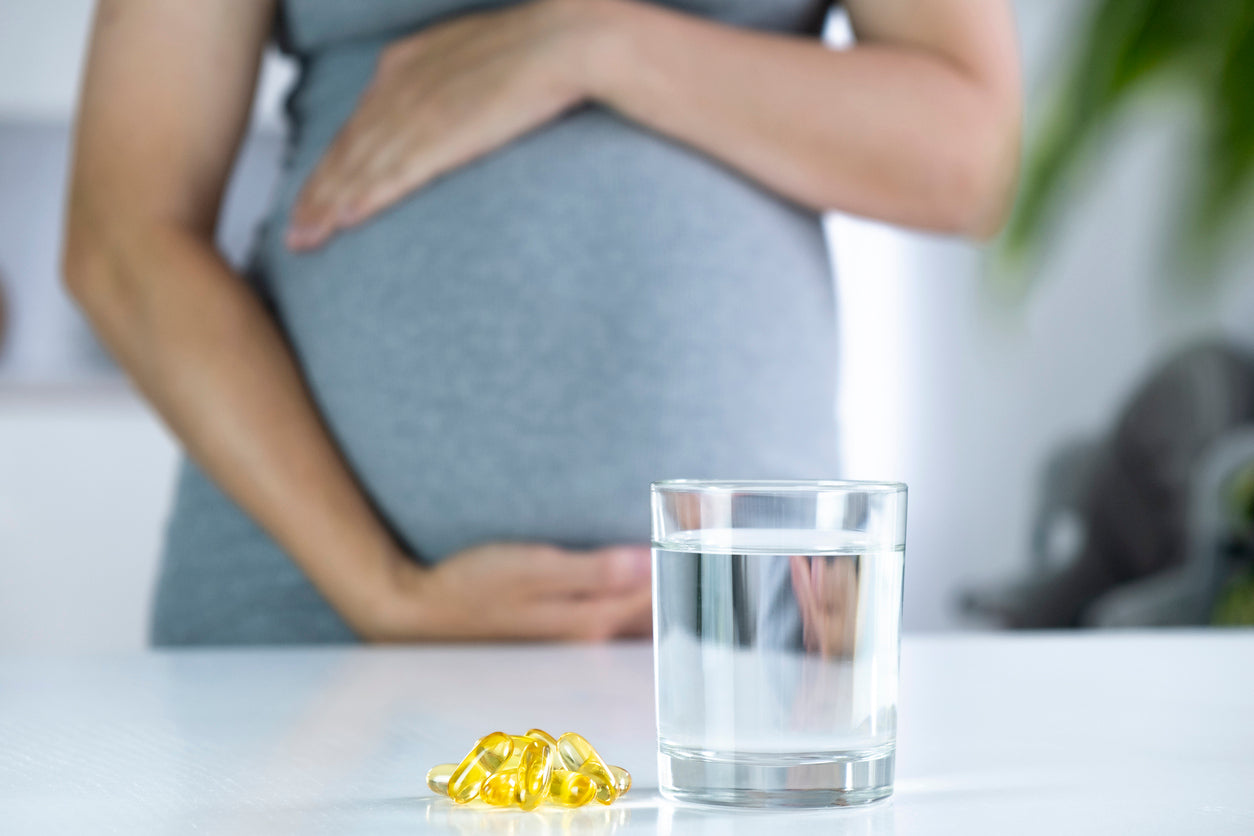 Femme qui prend soin de sa nutrition pour booster sa fertilité